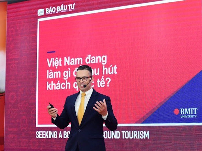 Tiến sĩ Nuno F. Ribeiro, Phó Chủ nhiệm cấp cao bộ môn Quản trị du lịch và khách sạn, Đại học RMIT Việt Nam chia sẻ tại Tọa đàm